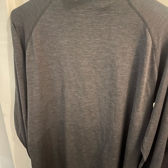Lululemon 1/4 zip metal vent tech. Size large. Men’s - Picture 2 of 3